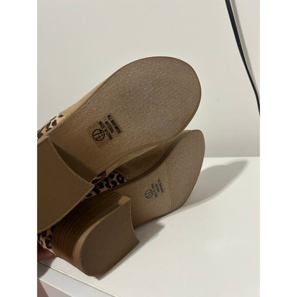 Soda Ankle Booties *size 7 1/2* - Picture 2 of 3